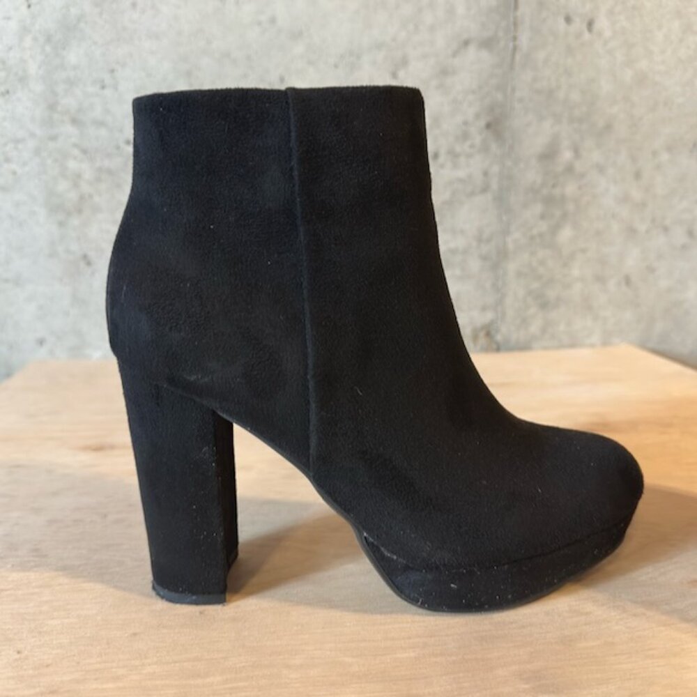 Dream Paris Black Faux Suede chunky heel Booties – Size 6.5